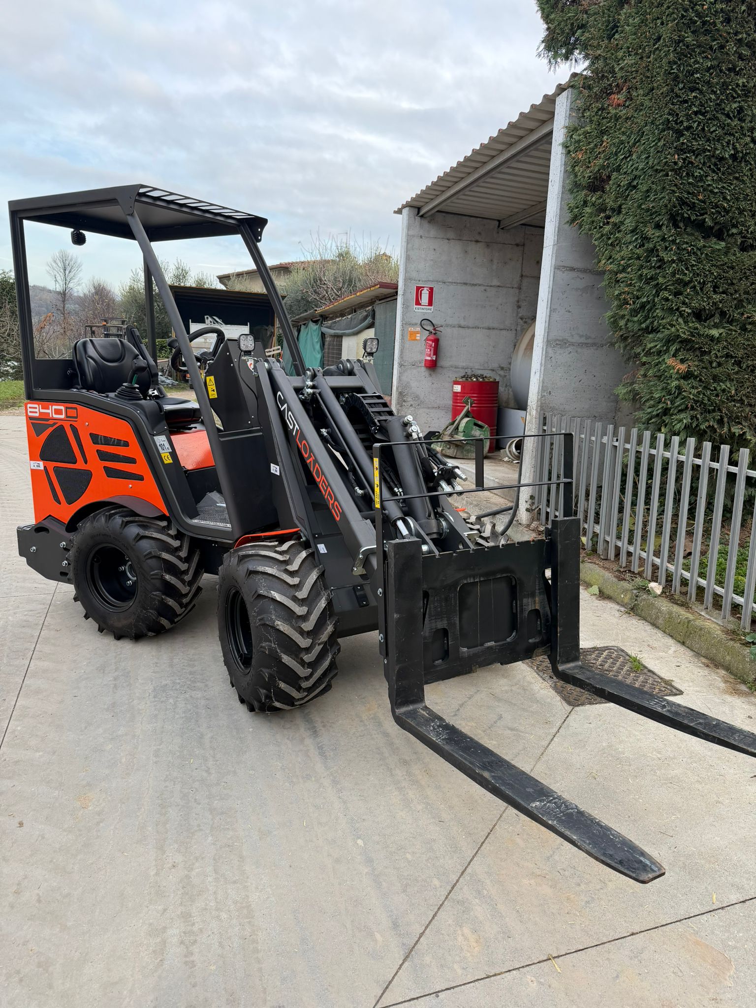 Cast Loader Worky Quad